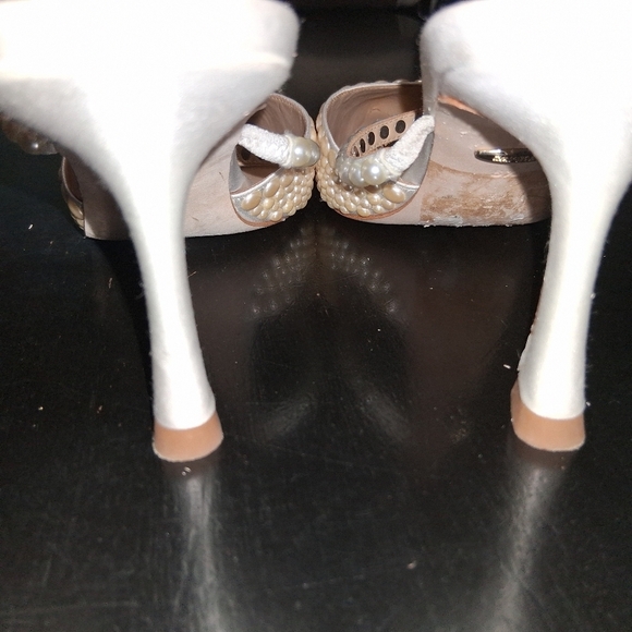 Badgley Mischka White Satin Duchess Pointed Toe Mules/Slip Ons    Size 8.5 - Picture 5 of 10
